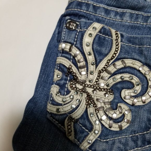 Miss Me Low Rise Capri Jeans Studded Fleur de Lis - Picture 4 of 7
